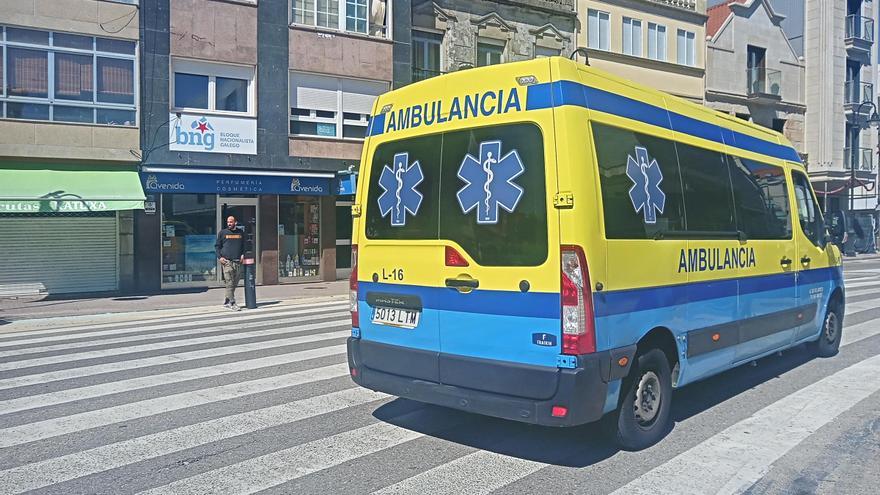 La ambulancia que asistió al vecino de Coiro tardó 24 minutos al estar en Vigo