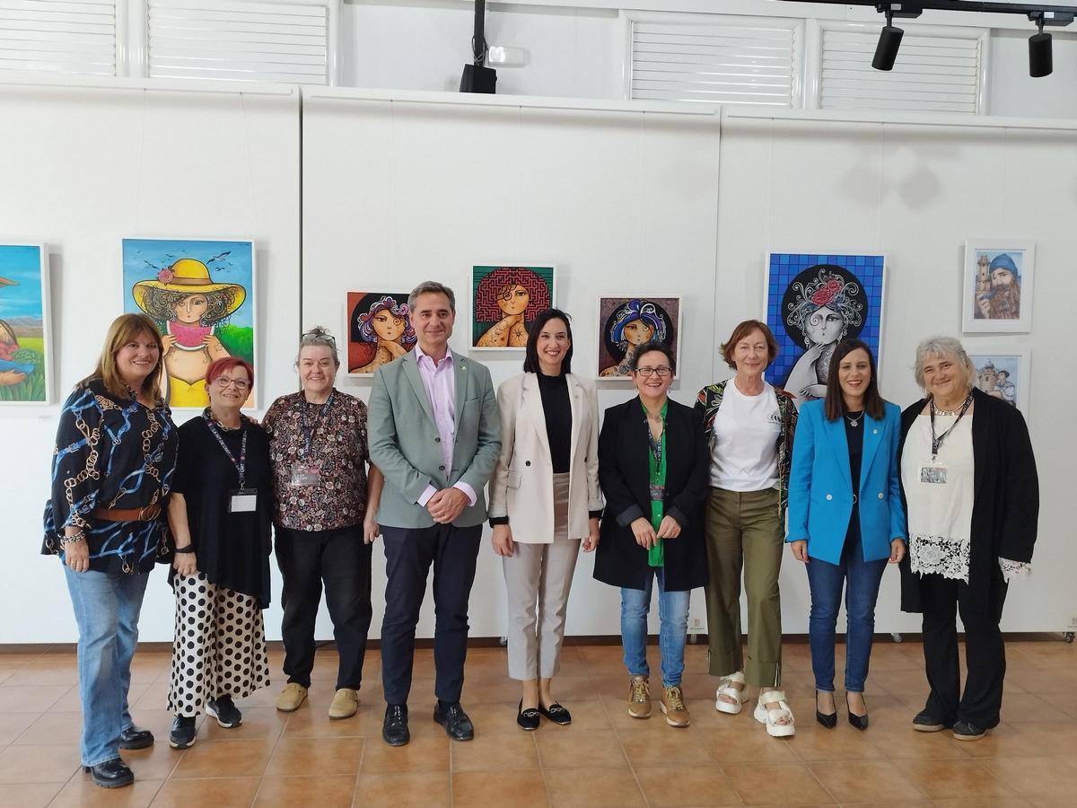 Apertura de la exposición colectiva 'Olas Creativas' en el Edificio Moruno del Grau.