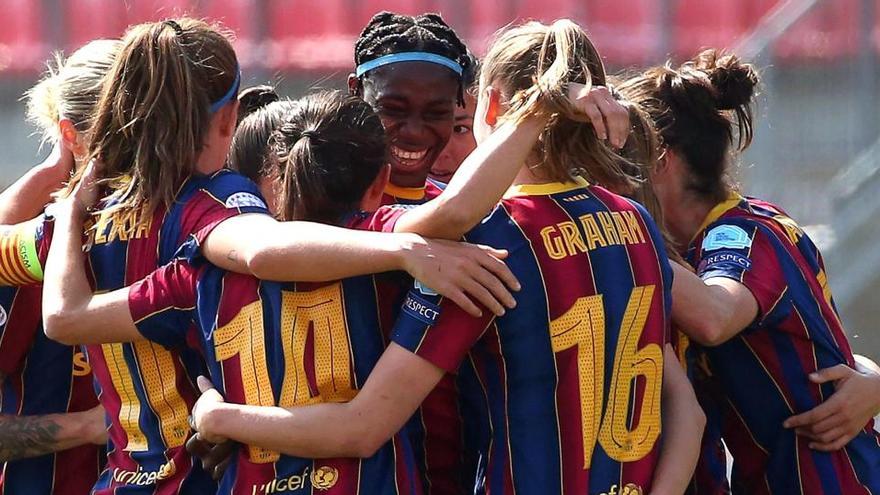 Les jugadores del Barça celebren el primer gol de Oshoala