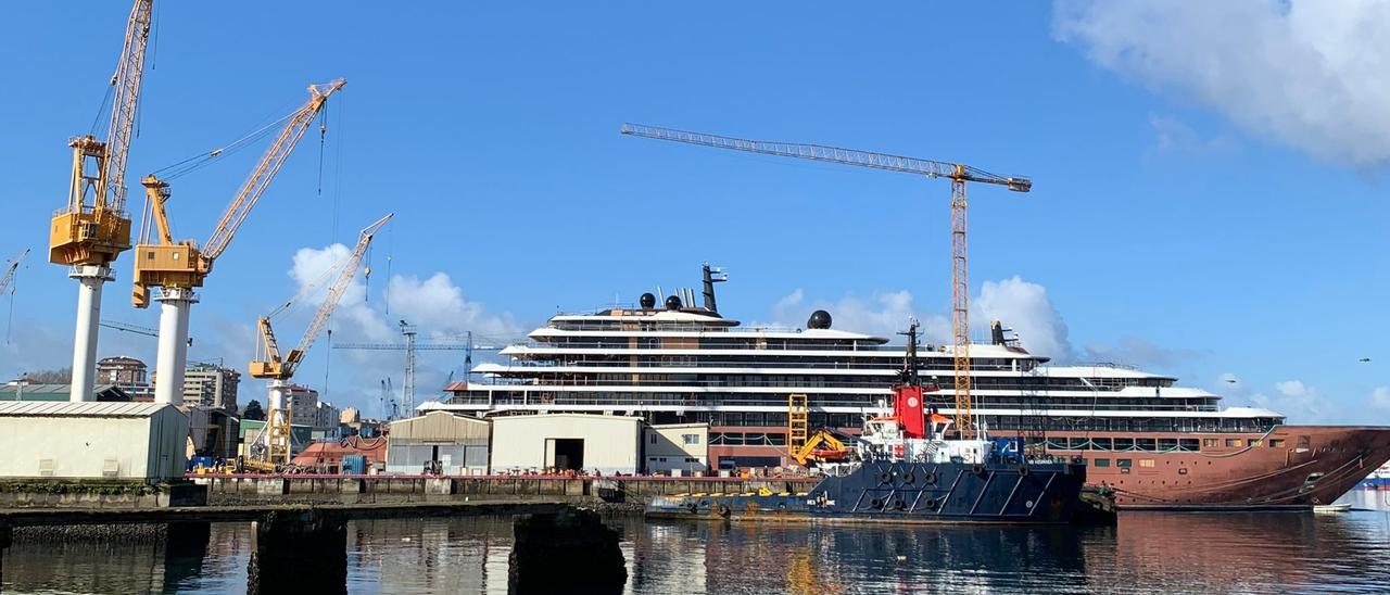 El Evrima y el Hispania, ayer en el muelle de Barreras