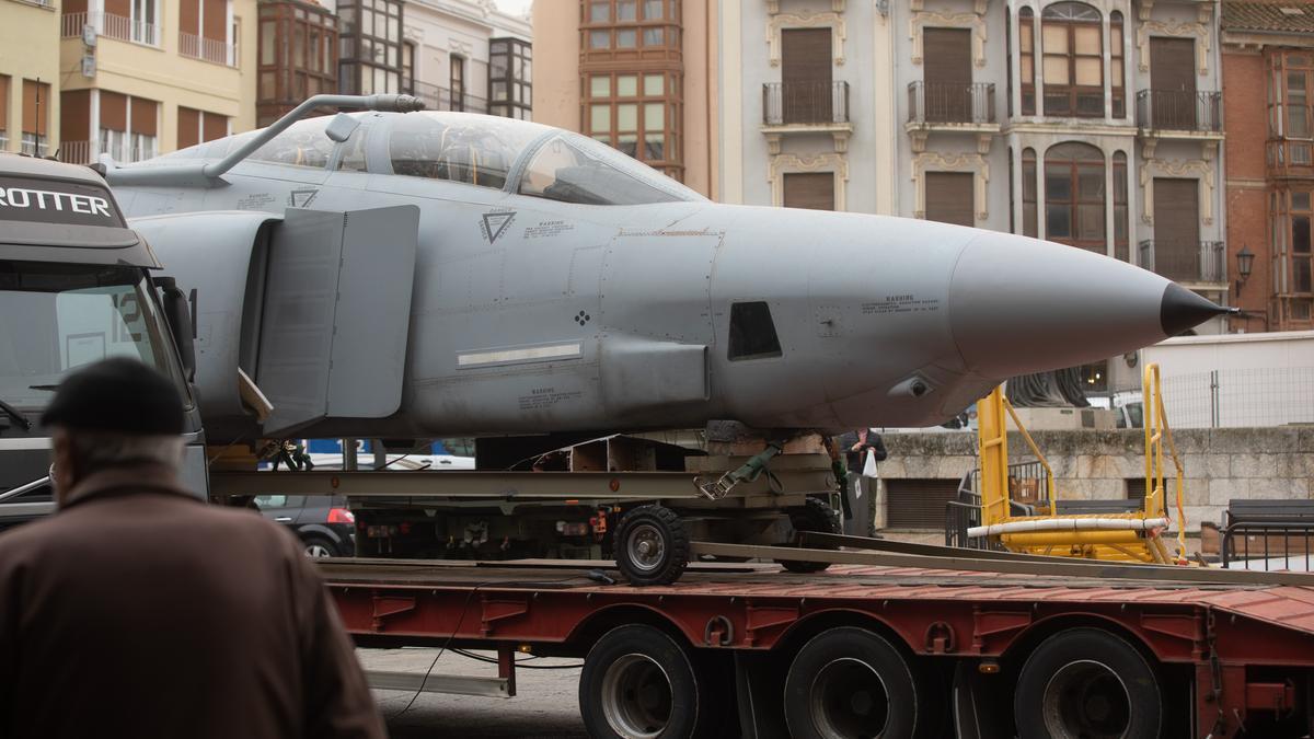 Llegada a Zamora dle Avión Phantom F4, simulador del vuelo del Ejército del Aire, a la Plaza Mayor