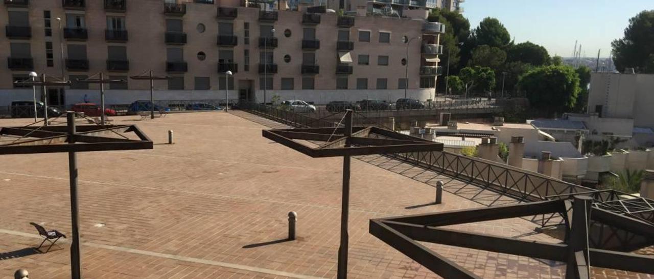 A cualquier espacio se le llama plaza hoy en día como a este páramo en El Terreno.