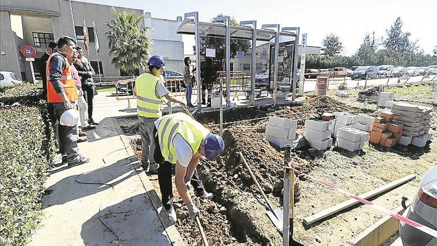 Comienzan las obras para hacer accesibles las paradas de autobús