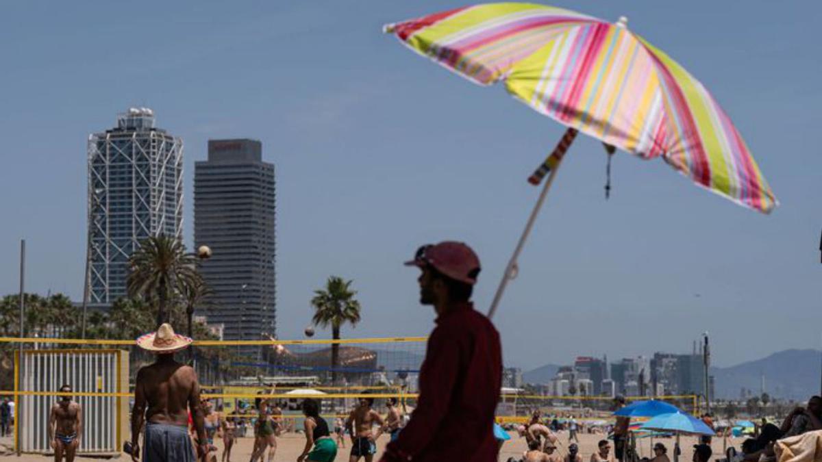 Una de les platges de Barcelona, aquest mes de juny. | MARC ASENSIO CLUPÉS Una de les platges de Barcelona, aquest mes de juny. | MARC ASENSIO CLUPÉS