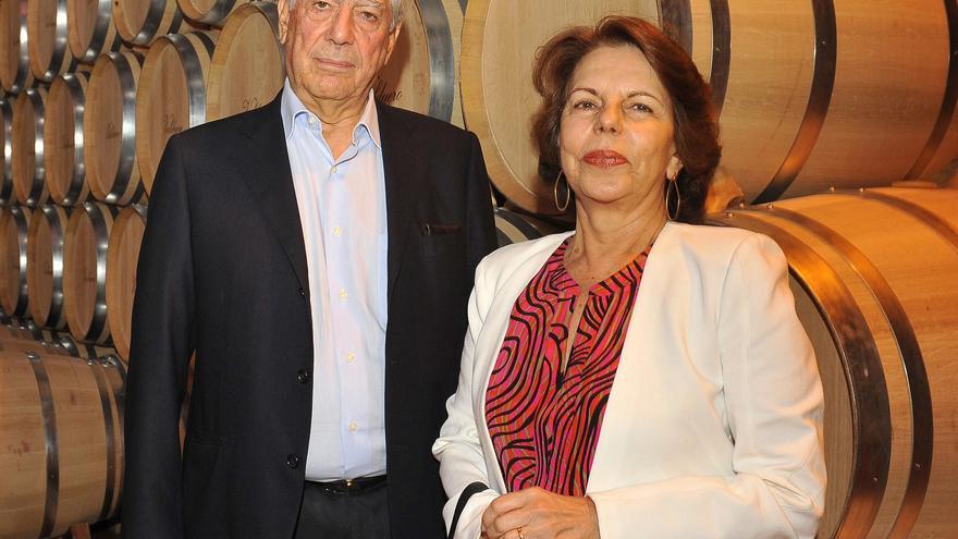 Archivo - Mario Vargas Llosa y Patricia Llosa en una imagen de archivo