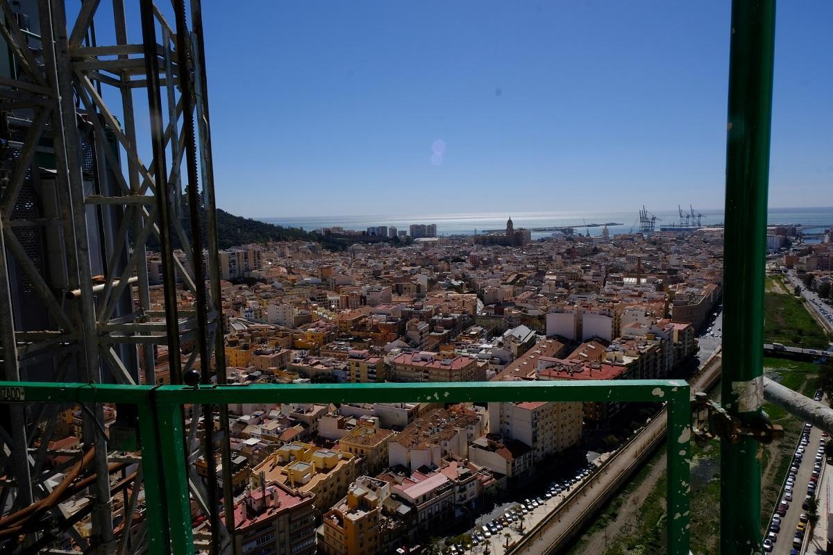 Vista de Málaga desde la última plata de las torres de Martiricos.