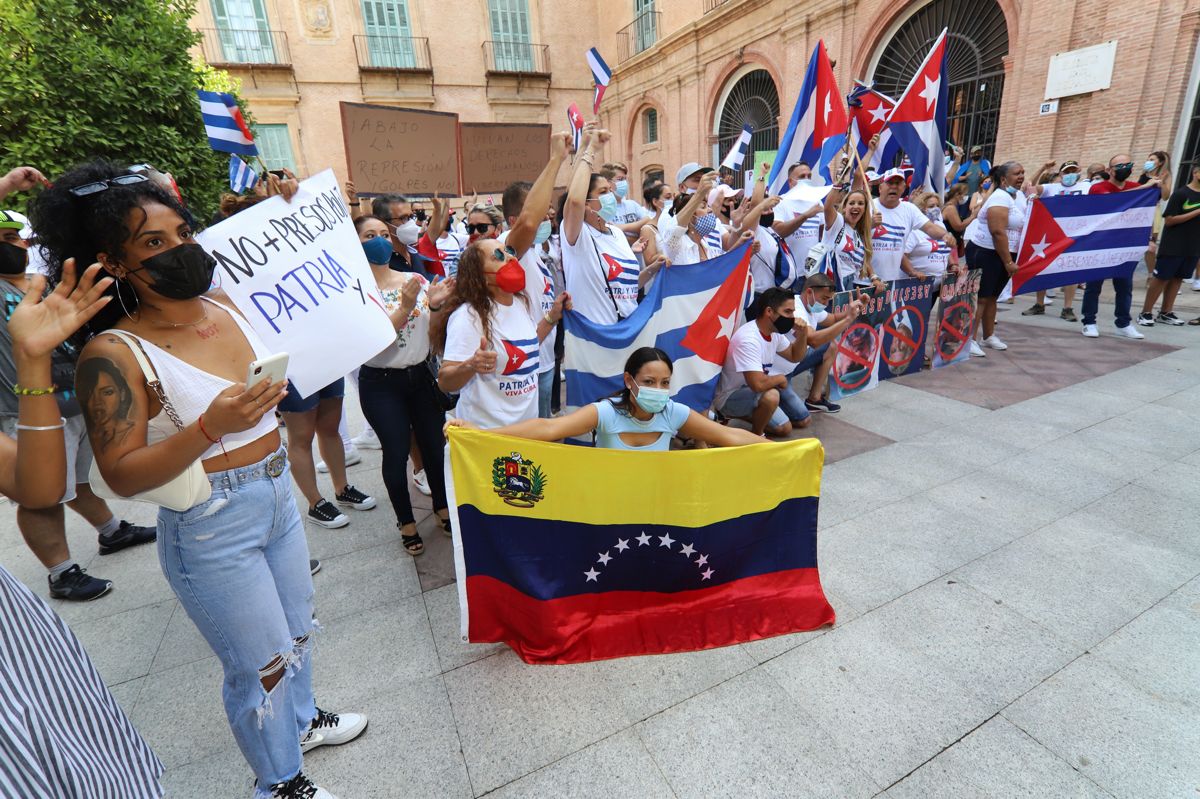 Cubanos de Murcia, en pie de guerra "contra el comunismo"