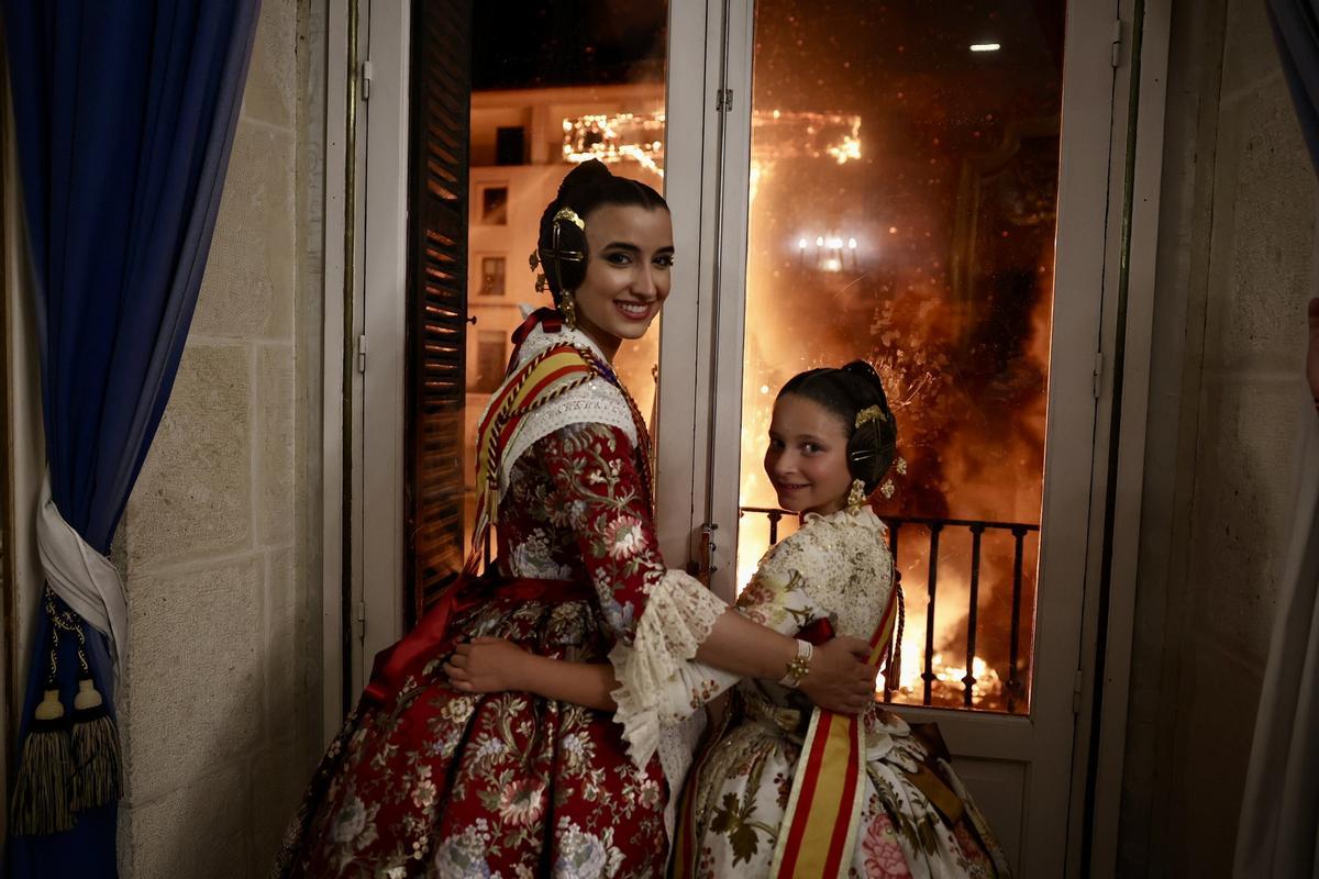 Carmen y Marta se despiden de Alicante con la ceremonia del fuego