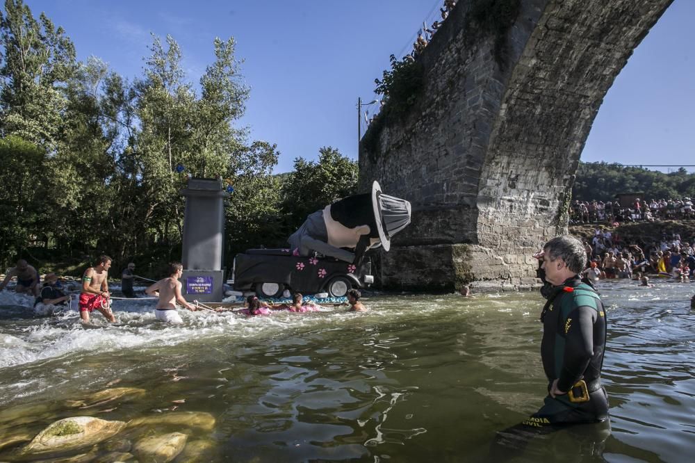 Descenso Folklórico del Nalón 2019: 40 carrozas y más de 4.000 personas