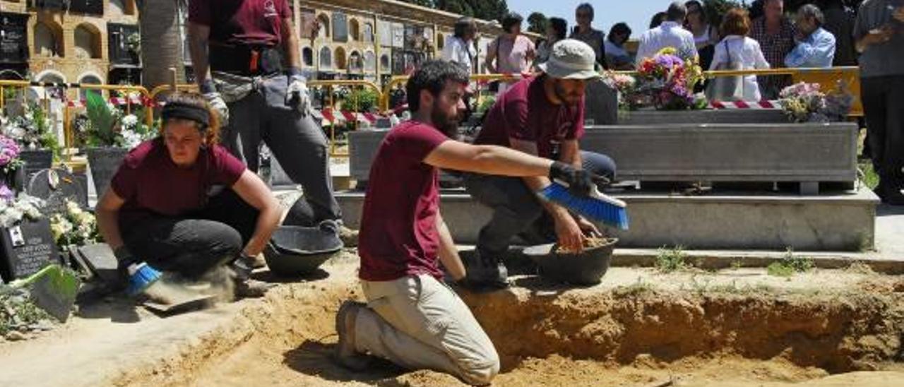 La excavación de la fosa de Paterna podría hallar restos de fusilados de Ontinyent