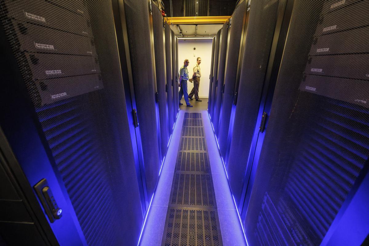 Nuevo Centro Tecnológico de la Fábrica Nacional de Moneda y Timbre (FNMT)-Real Casa de la Moneda en Burgos. | R. Ordóñez - Ical La Fábrica Nacional de Moneda y Timbre (FNMT)-Real Casa de la Moneda inaugura su nuevo Centro Tecnológico que dotará de servicios digitales a la administración pública. La nueva instalación tecnológica se ubica en las instalaciones de la Fábrica de Papel en Burgos y el acto está presidido por la subsecretaria del Ministerio de Hacienda y presidenta de la FNMT-RCM, Lidia Sánchez Milán, el delegado del Gobierno en Castilla y León, Nicanor Sen, y la directora general de la FNMT-RCM, Isabel Valldecabres Ortiz