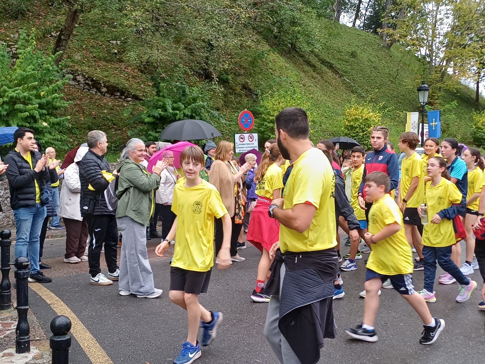 Con flores a María desde Llanera a Covadonga