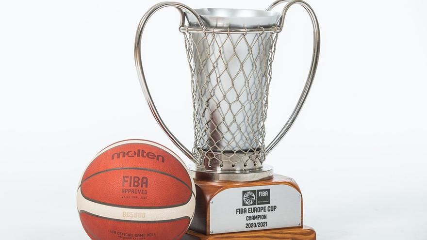 El trofeo de la FIBA Europe Cup.