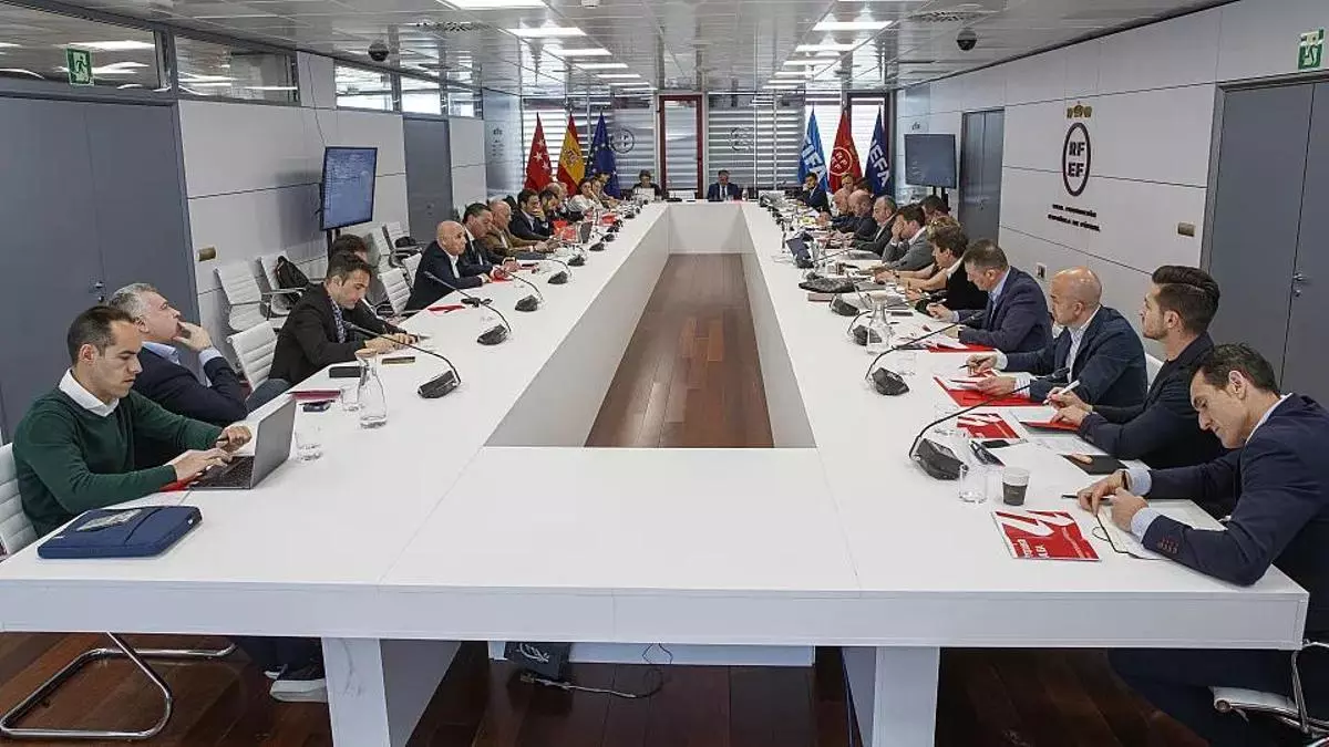 El VAR podr赤a llegar a la Liga F y tambi谷n a Primera RFEF