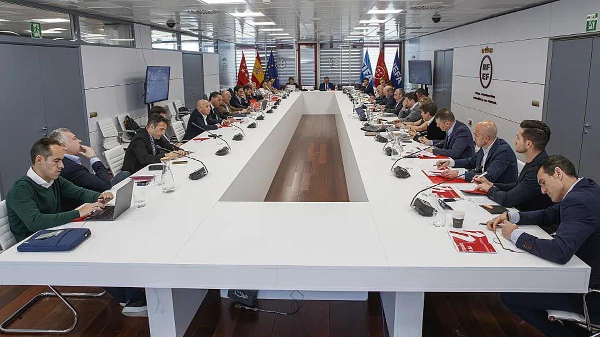 Reunión en la RFEF para mejorar el sistema arbitral