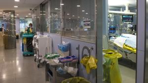 El coronavirus retrocedeix a Catalunya, tot i que suma 129 morts i la pressió hospitalària augmenta