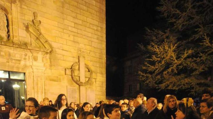 Un momento de la procesión por Vilagarcía. // Iñaki Abella