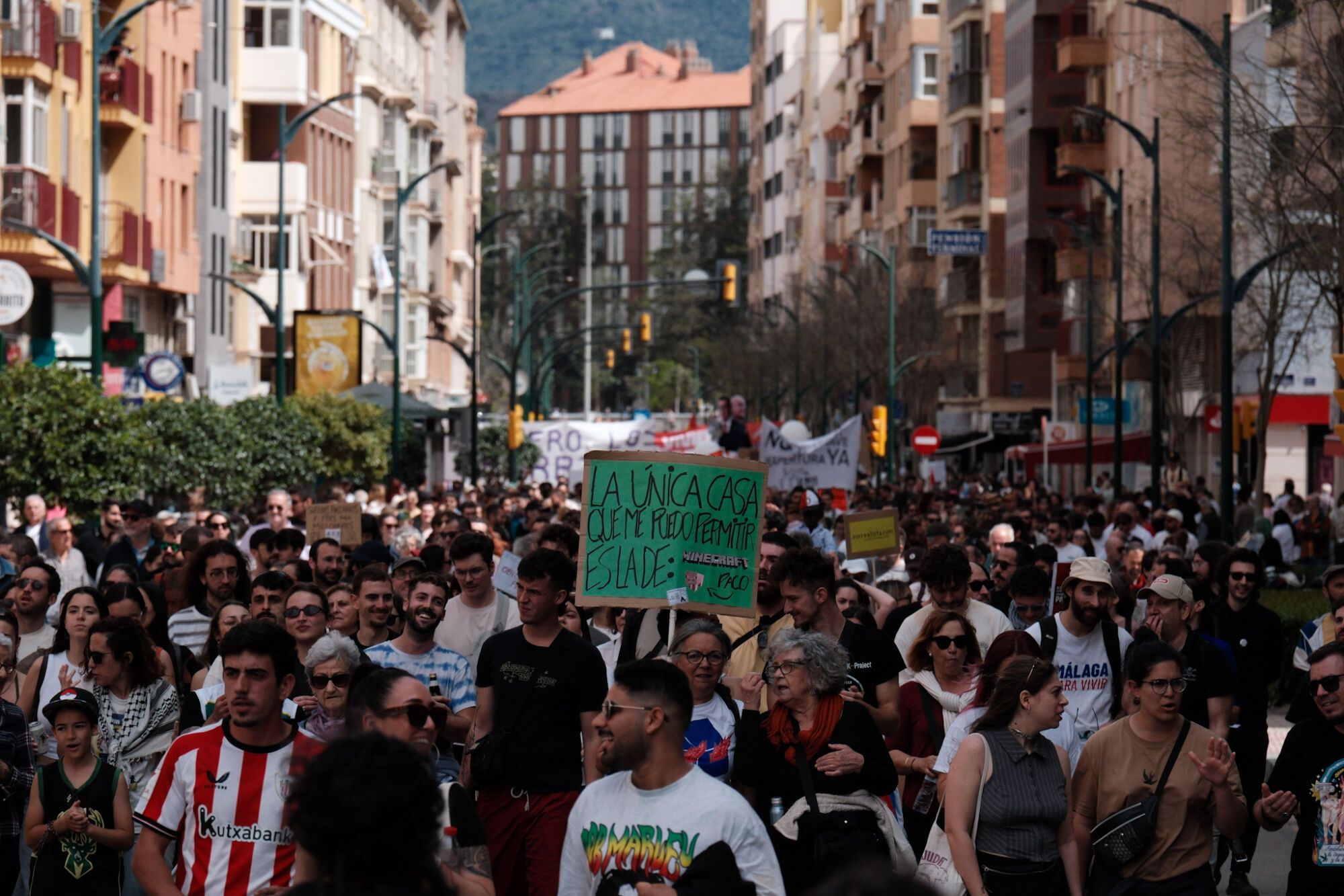 La manifestación por la vivienda digna salió este sábado a las calles de Málaga para reclamar soluciones contra la crisis habitacional