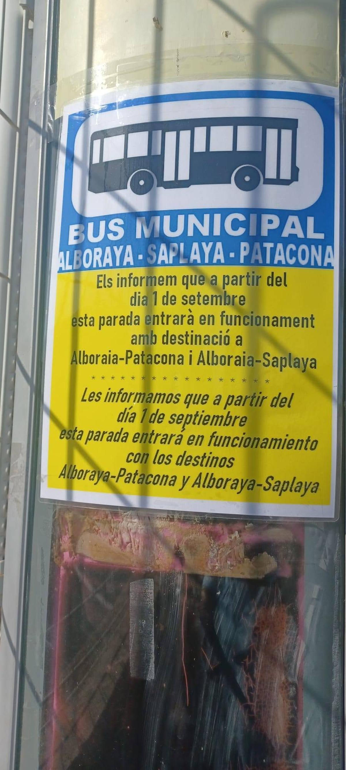 El cartel que anuncia la nueva parada.