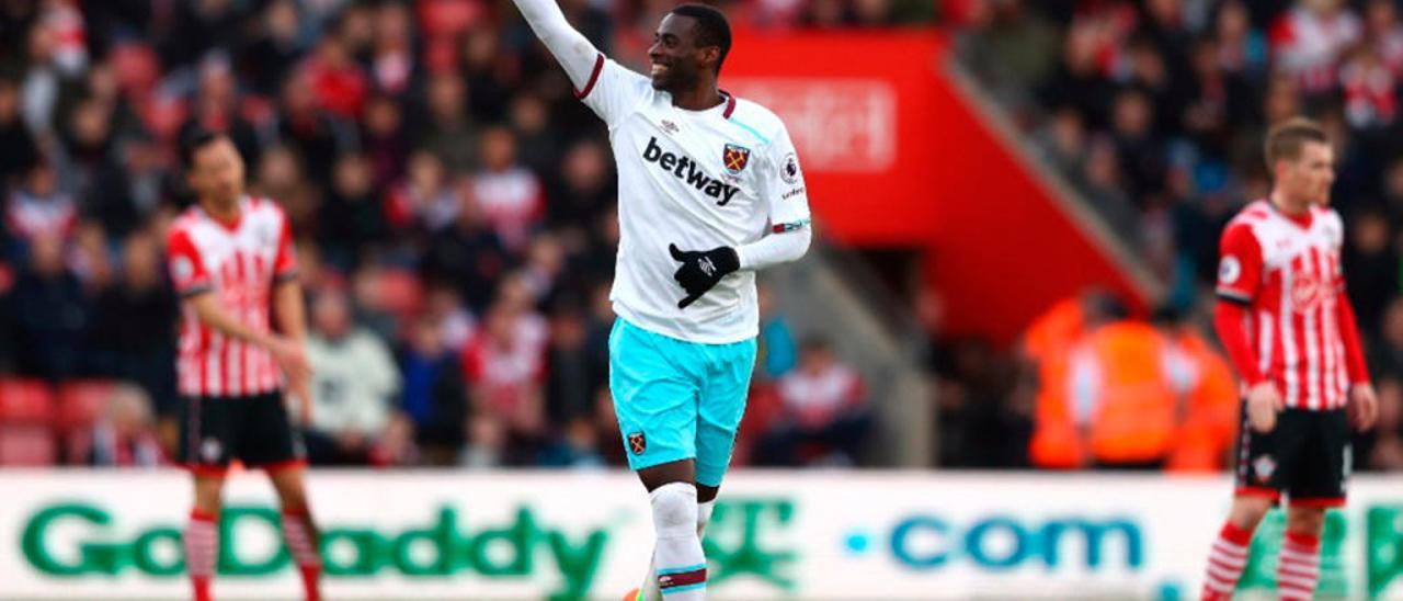 Peter Obiang en un partido el West Ham // W.H.