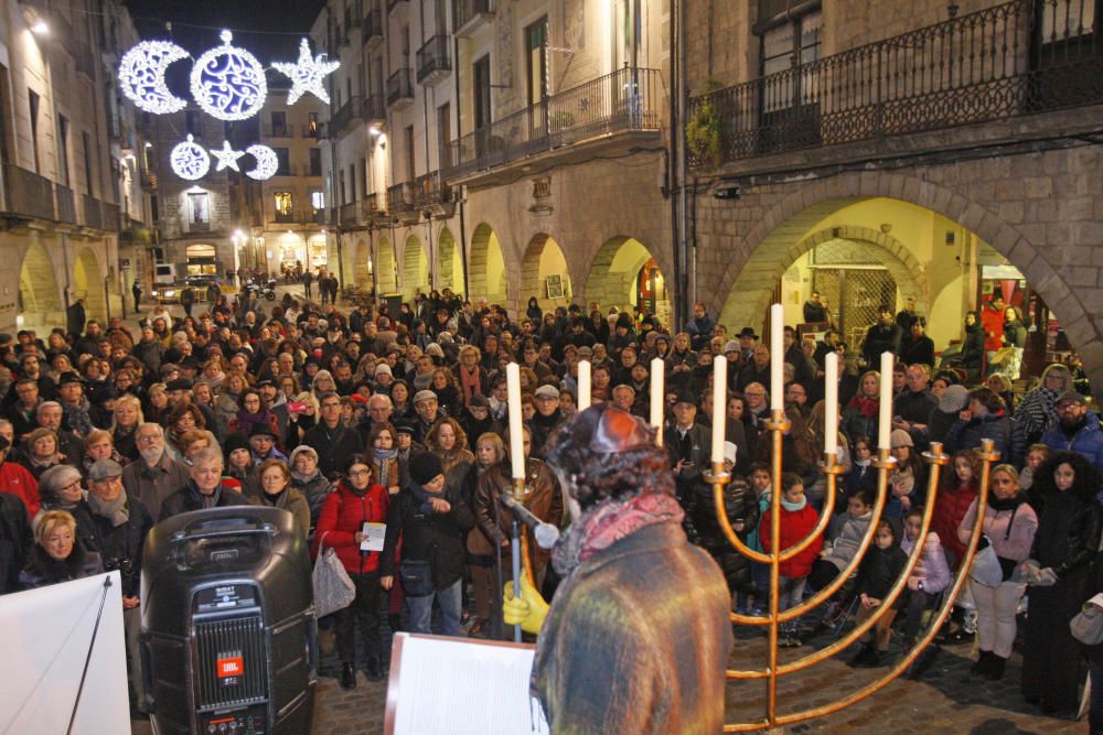 Girona celebra la festa jueva amb l'encensa de Hannukkà