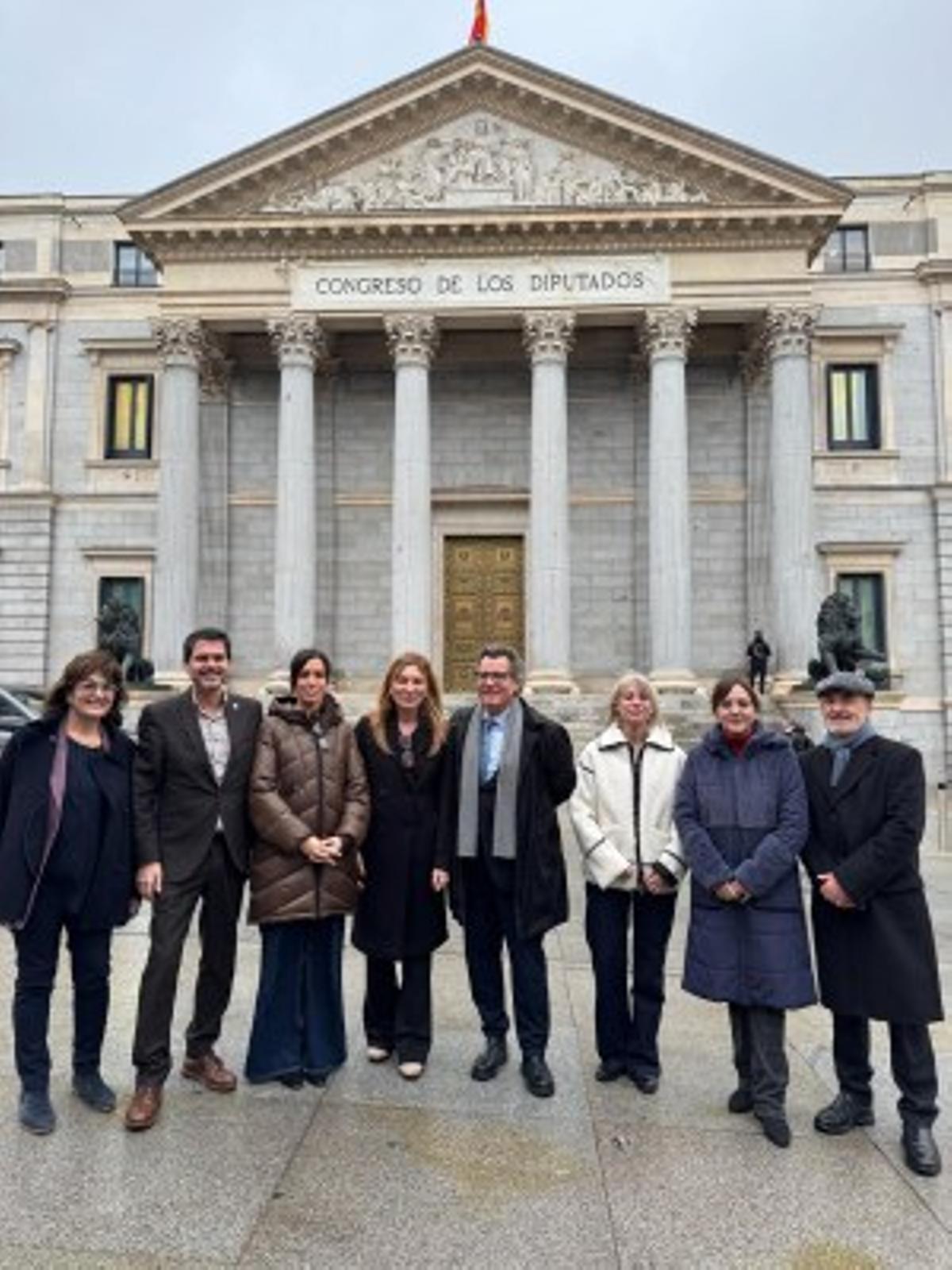 Alcaldes de l’Associació de Municipis de l’Arc Metropolità de Barcelona en la seva visita a Madrid