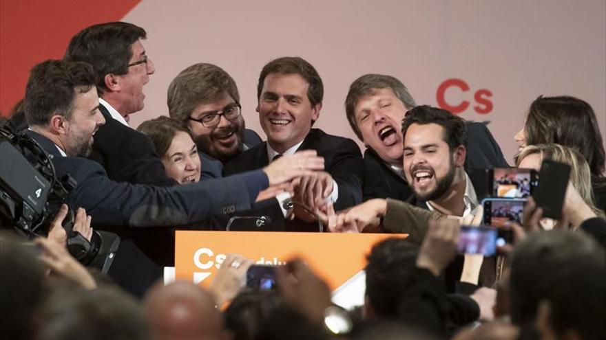 El PSOE critica que se aliente a Vox
