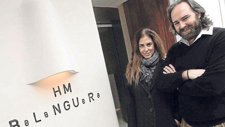 Antonia María Horrach und ihr Bruder Toni Horrach vor dem neuen Designhotel &quot;HM Balanguera&quot; in Palma