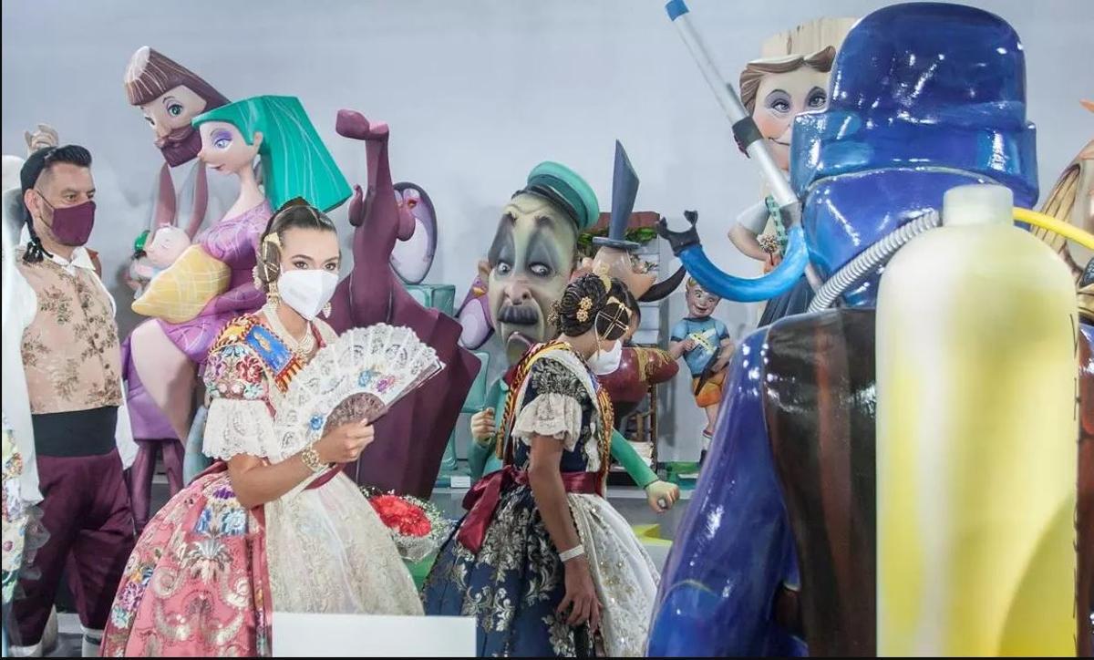 Carlos Galiana y Consuelo Llobell, en la inauguración de la Exposición del Ninot