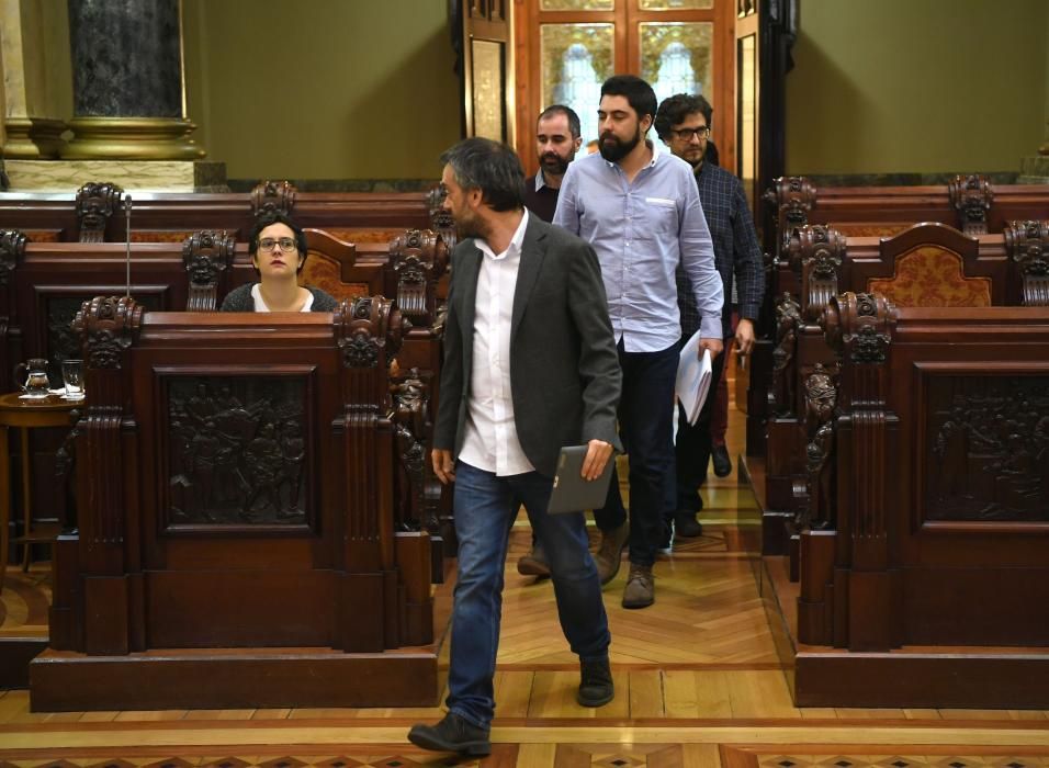 PP, PSOE y BNG votan a favor de la medida, que sale adelante con la abstención del Gobierno local