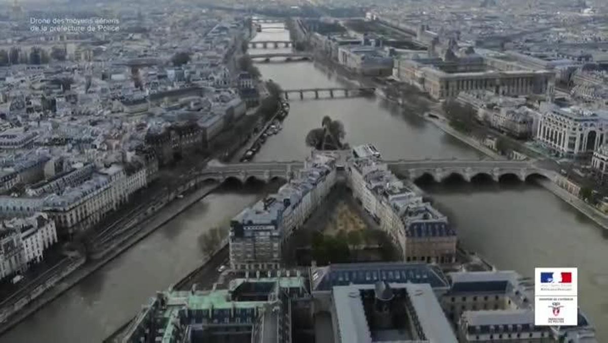 París a vista de dron durante el coronavirus.