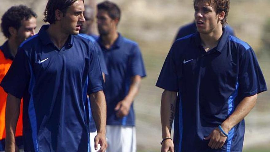 Eldin Hadzic se ejercita ayer en Fontcalent junto a Kiko Femenía.