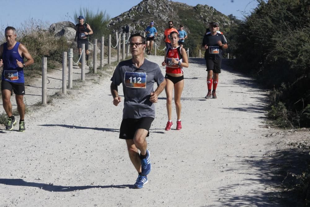 Roberto Riobó y Beatriz Fernández triunfan en la media maratón de la Costa da Vela