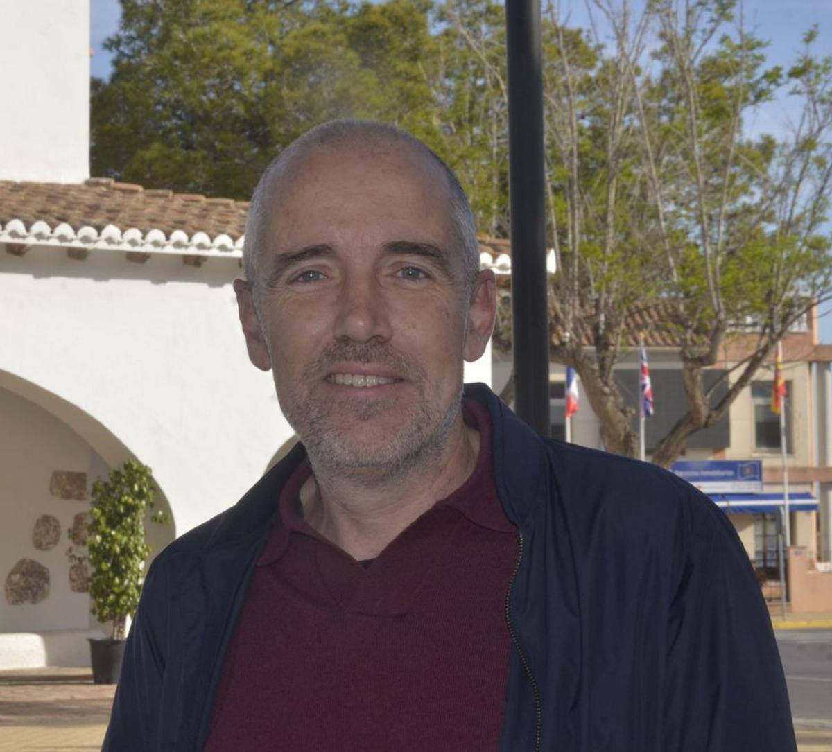 La corporación municipal está compuesta por 13 representantes: siete del PP, tres del PSPV-PSOE, dos de Compromís y uno de Vox. El alcalde, Wences Alós, lleva nueve años al frente del Ayuntamiento de Moncofa.