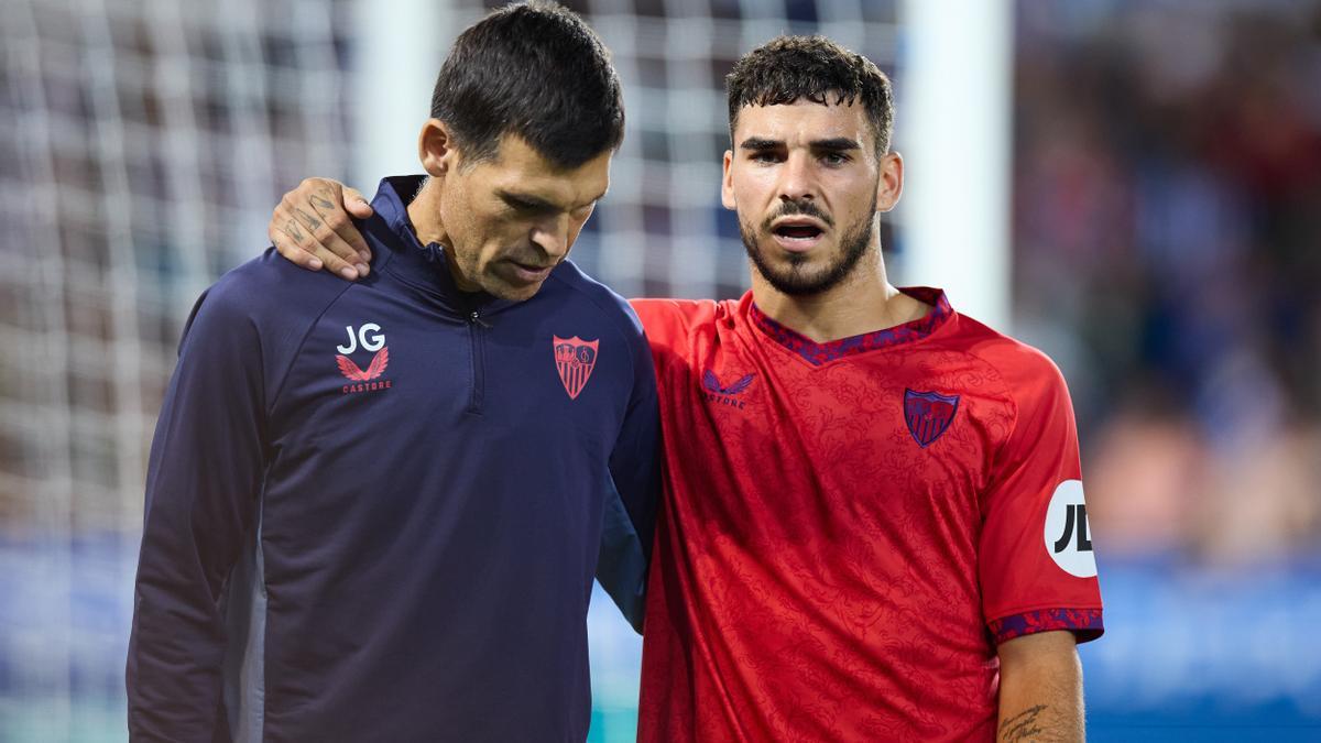 Isaac Romero se marcha lesionado contra el Deportivo Alavés