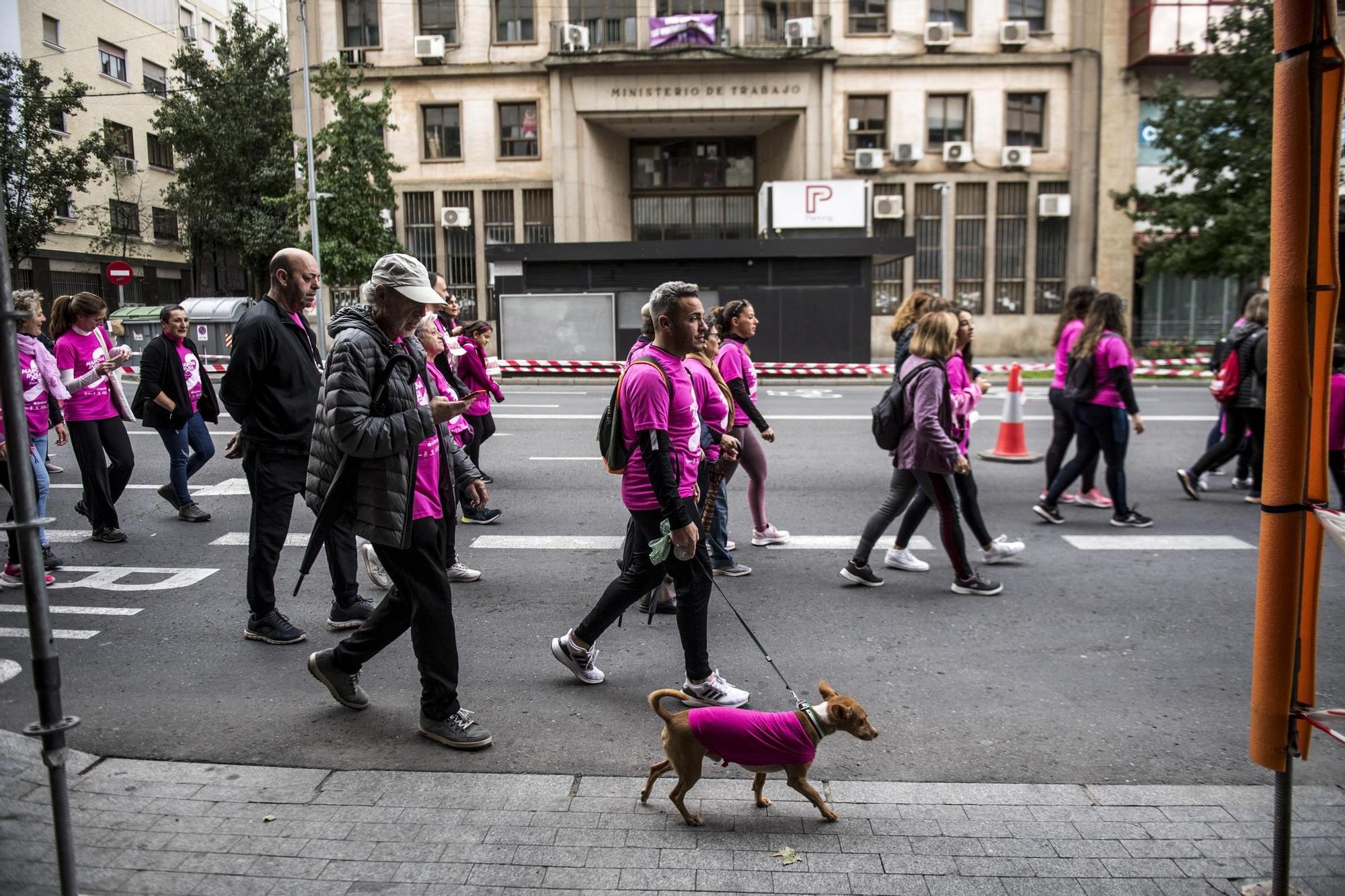 GALERÍA | Así fue la Marcha Rosa contra el cáncer en Cáceres