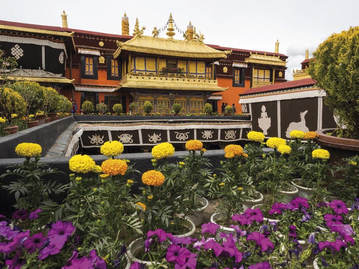 Fachada del templo de Jokhang