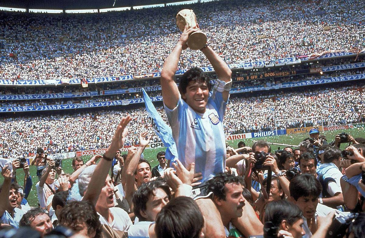 Maradona celebra el triunfo en el Mundial de México 1986