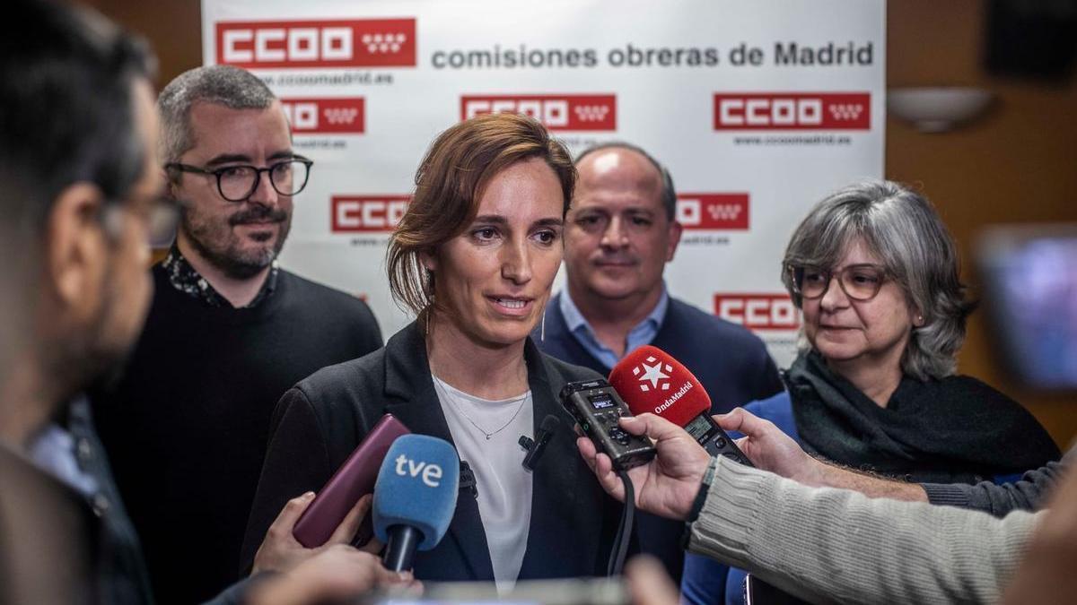 Mónica García en un reunión con CCOO la semana pasada.