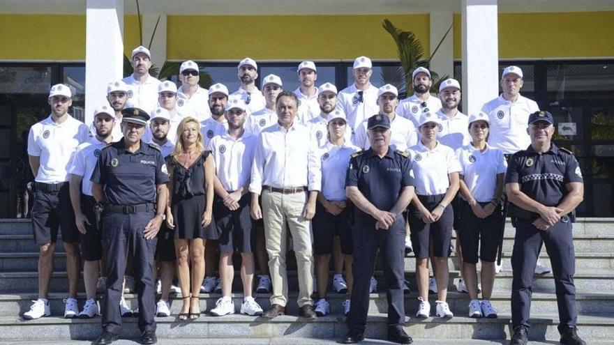 Conjunto de auxiliares de playa con el que contará Torremolinos.