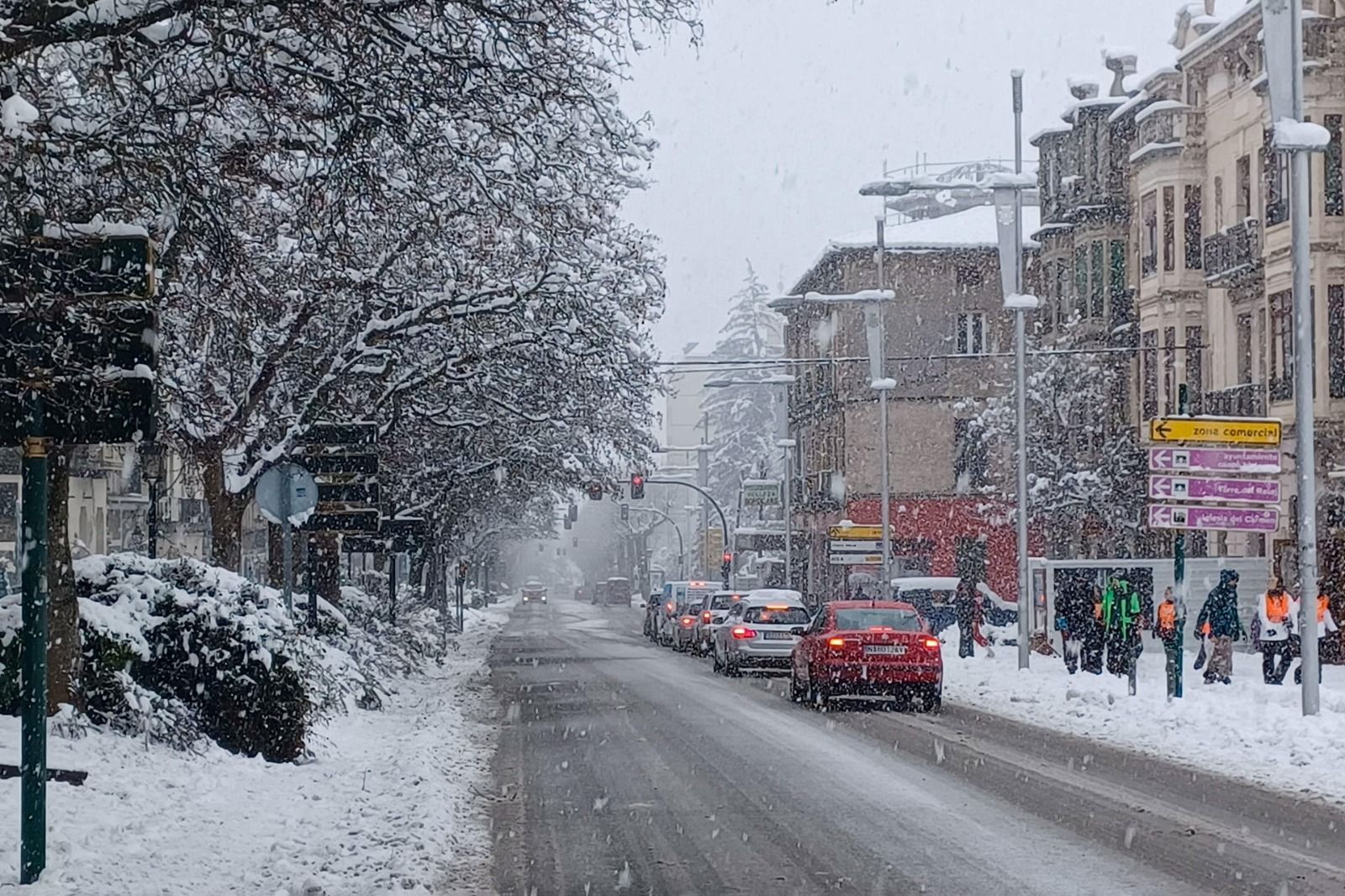 La nieve complica la circulación por las carreteras del norte de Aragón