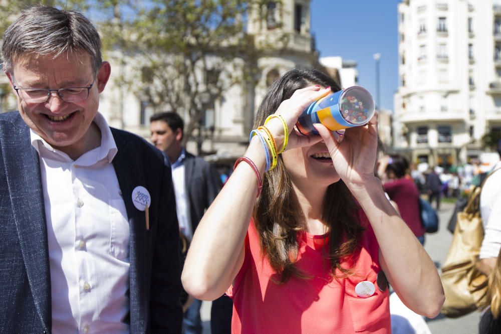 Trobada d'Escoles en Valencià en la plaza del Ayuntamiento