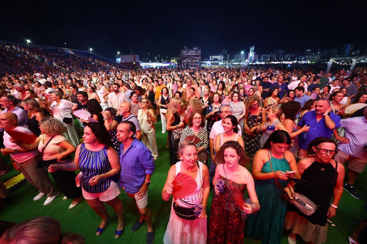 La formación sevillana cierra cuatro días consecutivos de música en el Real Club Náutico de Castelló, antes del broche final de Los Delinqüentes el 7 de agosto