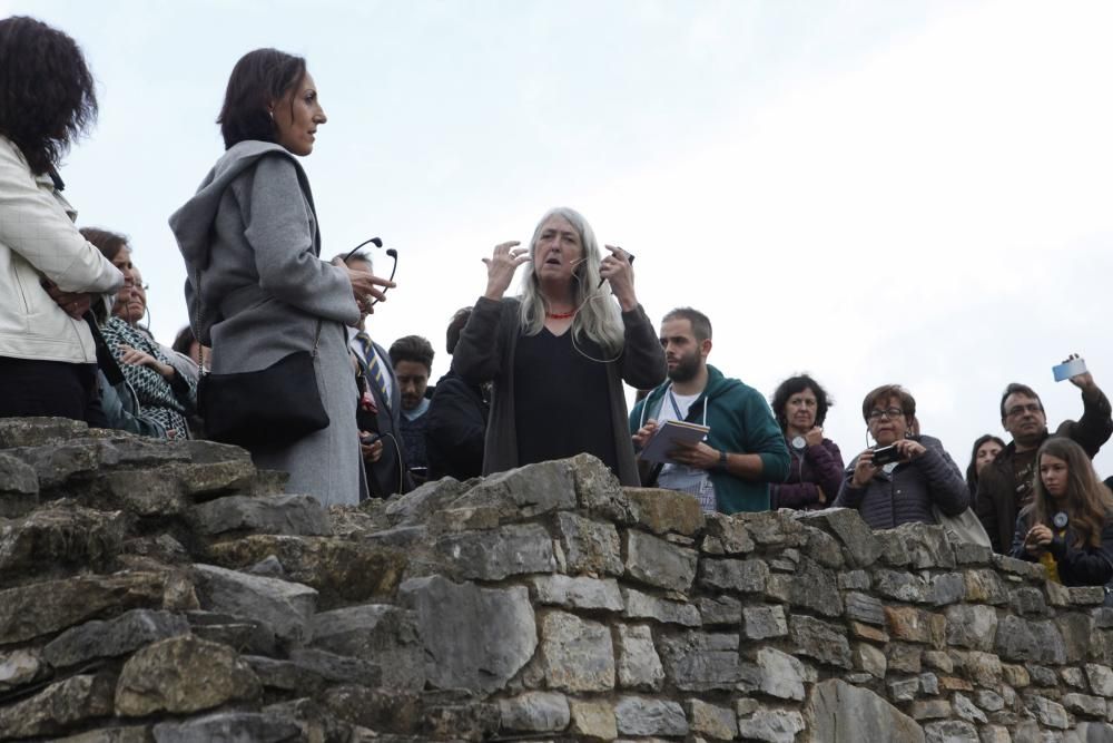 Mary Beard visitando la Villa Romana de Veranes