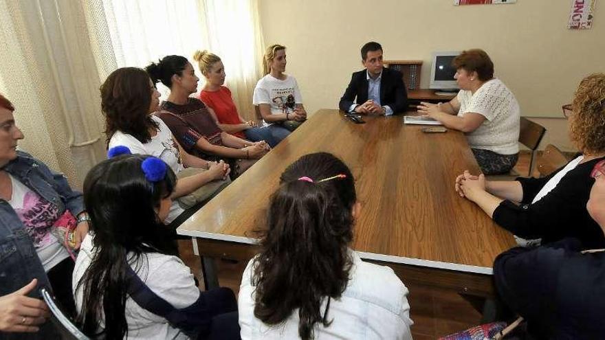 La reunión celebrada ayer en el colegio San José de Sotrondio.