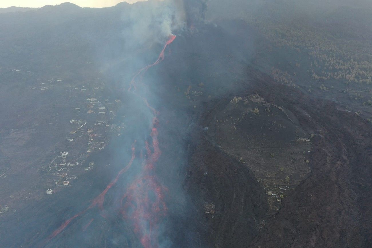 El avance de la lava del volcán de La Palma, a vista de pájaro en el décimo día de erupción