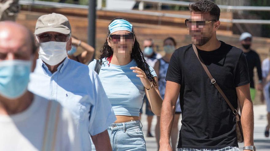 La mascarilla es obligatoria en toda la Comunidad Valenciana. ÁLEX DOMÍNGUEZ