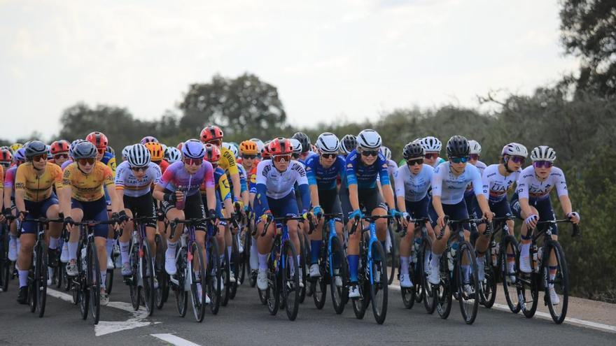 La Junta y la UEx renuevan un convenio de colaboración para medir el impacto de los eventos deportivos en la región