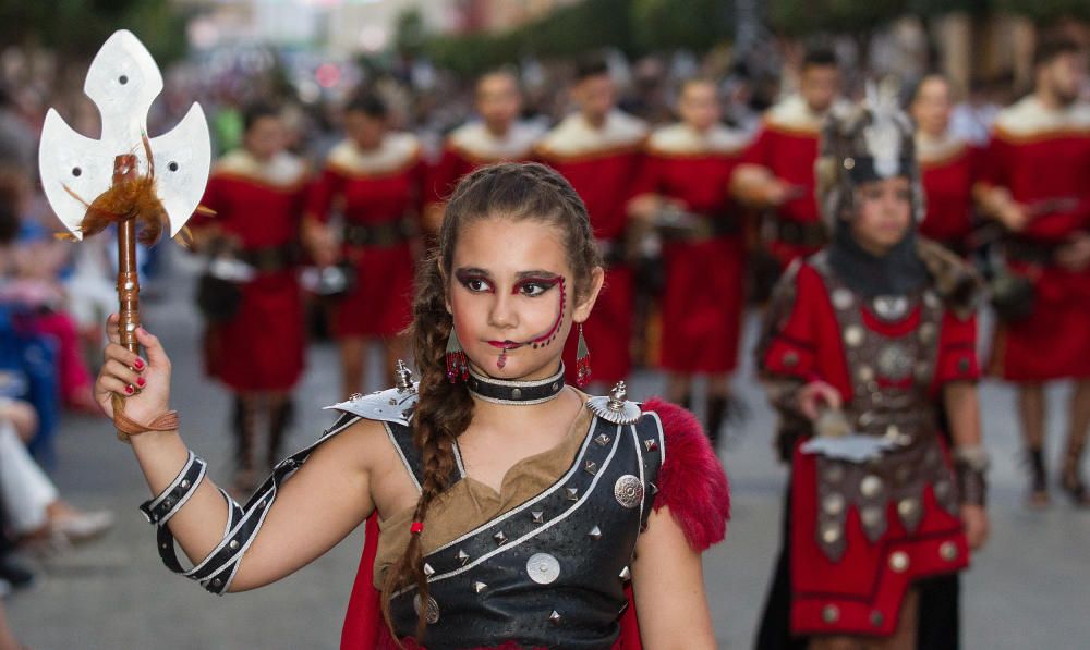 Agost vivió la segunda jornada grande de los Moros y Cristianos con la Entrada del bando musulmán.