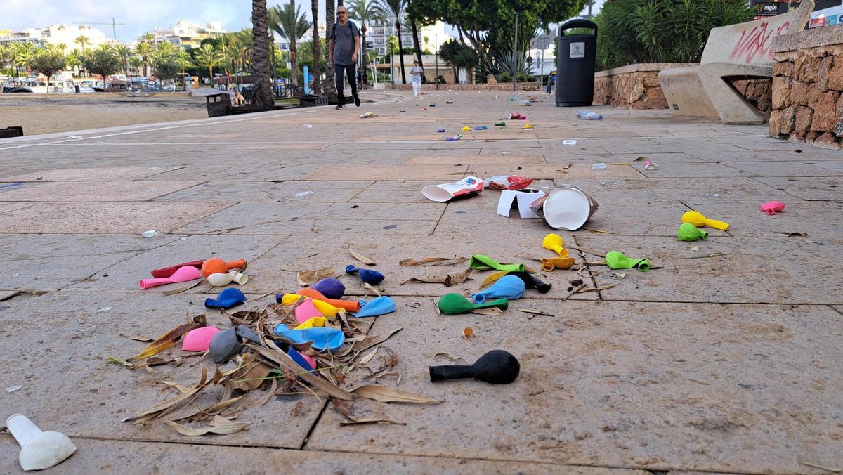 Galería de imágenes de la suciedad en el la playa de s'Arenal de Sant Antoni a primera hora de la mañana Galería de imágenes de la suciedad en el la playa de s'Arenal de Sant Antoni a primera hora de la mañana